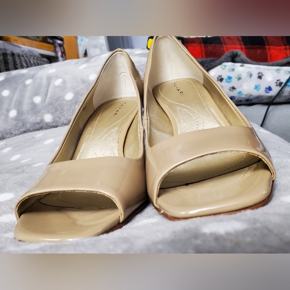 Brand New Tahari peep toe heels - Picture 6 of 10